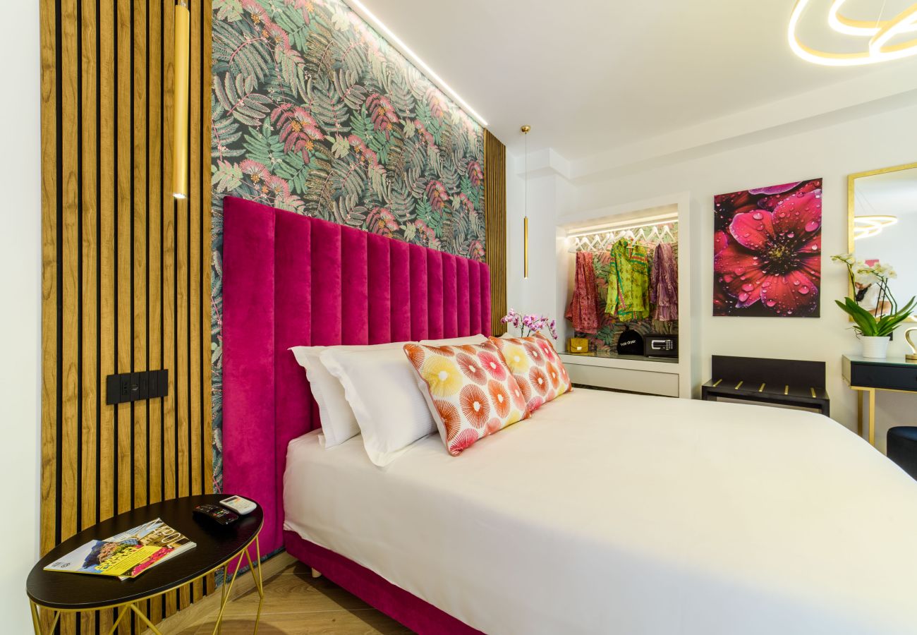 Alquiler por habitaciones en Piano di Sorrento - NicholHouse - Pink Flamingo