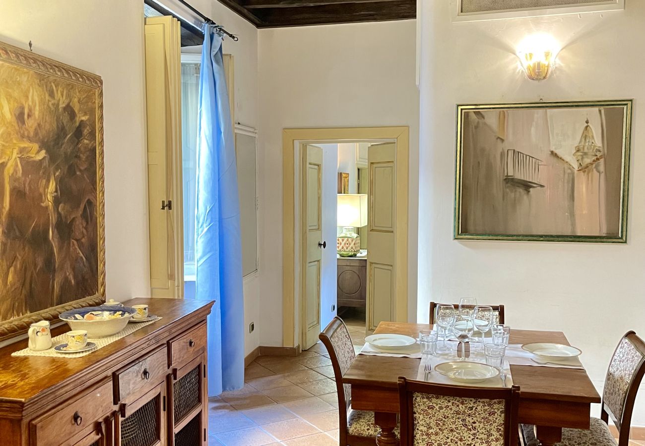 Apartment in Rome - Trevi Fountain Apartment